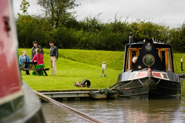  Un barco estrecho es chido para disfrutar con amigos 